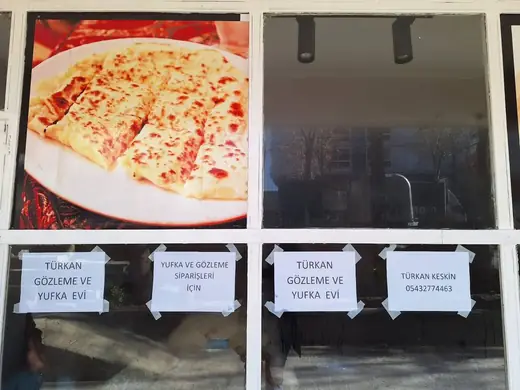 Camdaki gözleme fotoğrafı ve sipariş telefonu