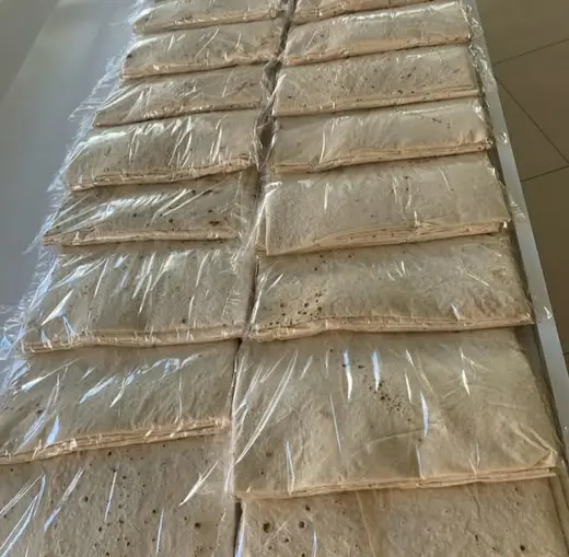 Sıra sıra paketlenmiş yufkalar