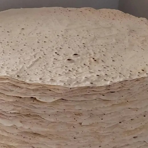 Sacdan yeni inmiş geleneksel köy yufkası destesi